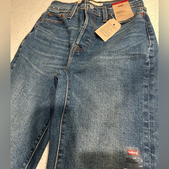 Levi’s women’s segue straight high rise Blue Jeans size 26x28 NWT - Picture 2 of 4
